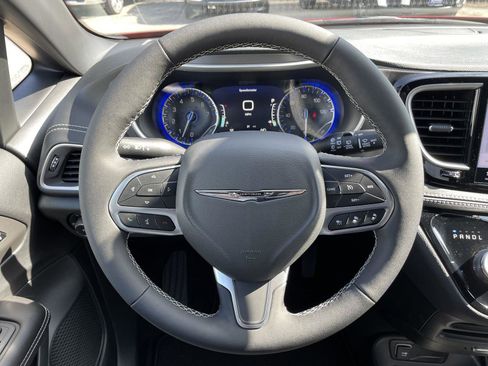 New 2026 Chrysler Pacifica Select image 13