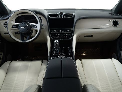New 2025 Bentley Bentayga V8 image 27