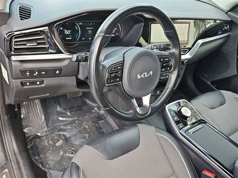 Used 2022 Kia Niro EX image 10