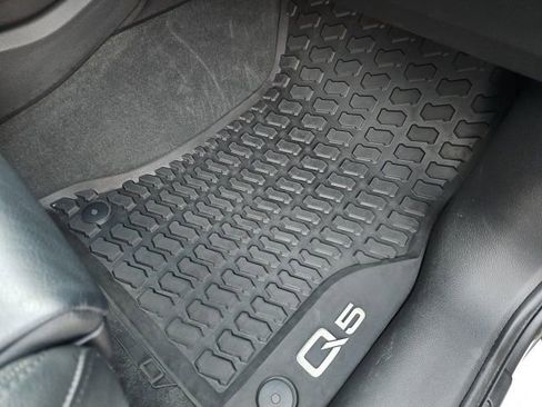 Used 2020 Audi Q5 2.0T Titanium Premium Plus image 30