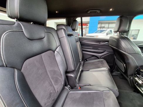 Used 2024 Jeep Grand Cherokee L Laredo image 16