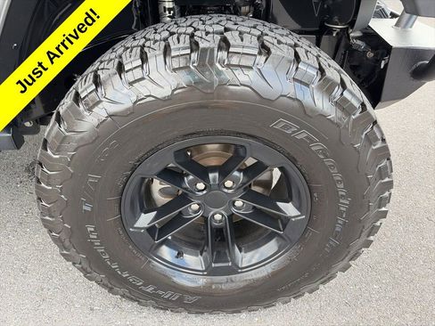 Used 2020 Jeep Gladiator Sport w/ Quick Order Package 24S AWD/4WD image 12