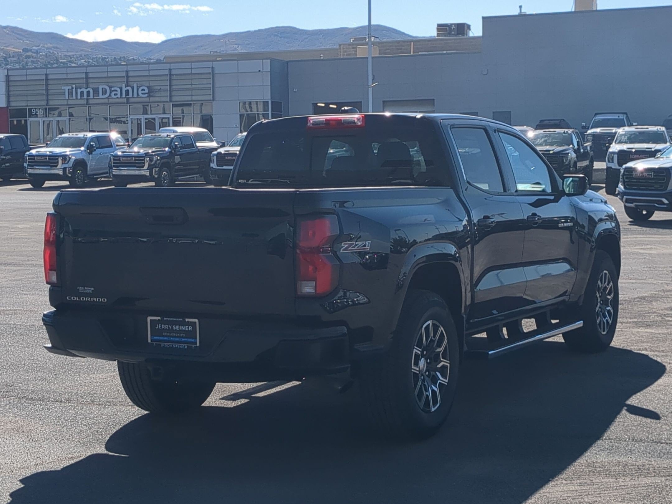 Used 2023 Chevrolet Colorado Z71 w/ Z71 Convenience Package 2 AWD/4WD image 5