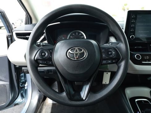 Used 2020 Toyota Corolla LE FWD image 11