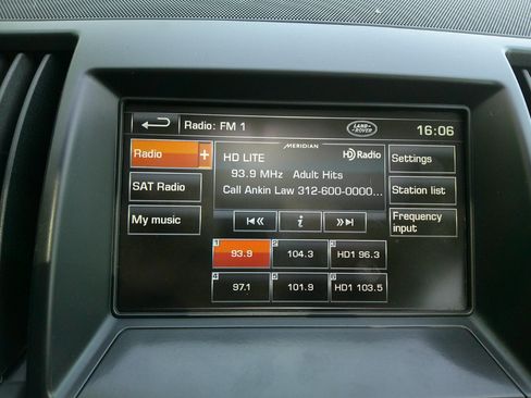 Used 2013 Land Rover LR2 image 25