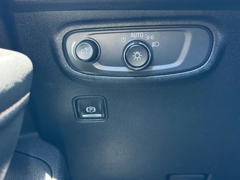Used 2018 GMC Terrain SLE FWD image 27