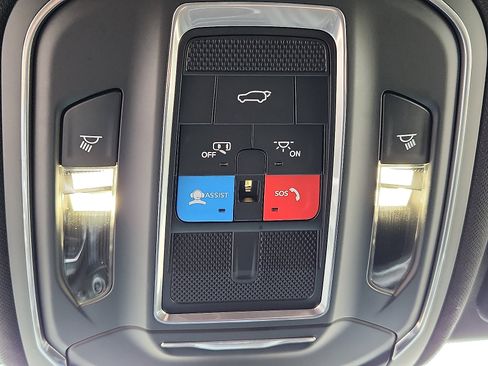 Used 2025 Jeep Grand Cherokee Limited AWD/4WD image 19