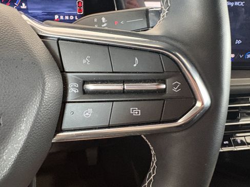 Used 2025 Chevrolet Traverse LT FWD image 14