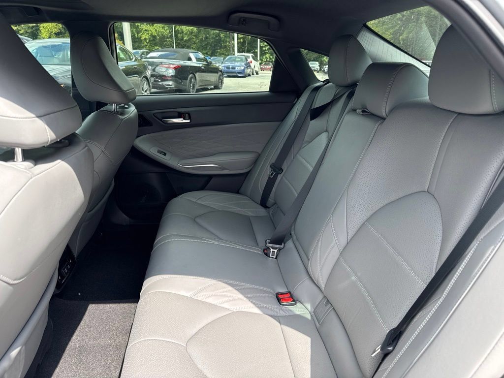 Used 2021 Toyota Avalon Limited w/ Advanced Safety Package FWD image 8