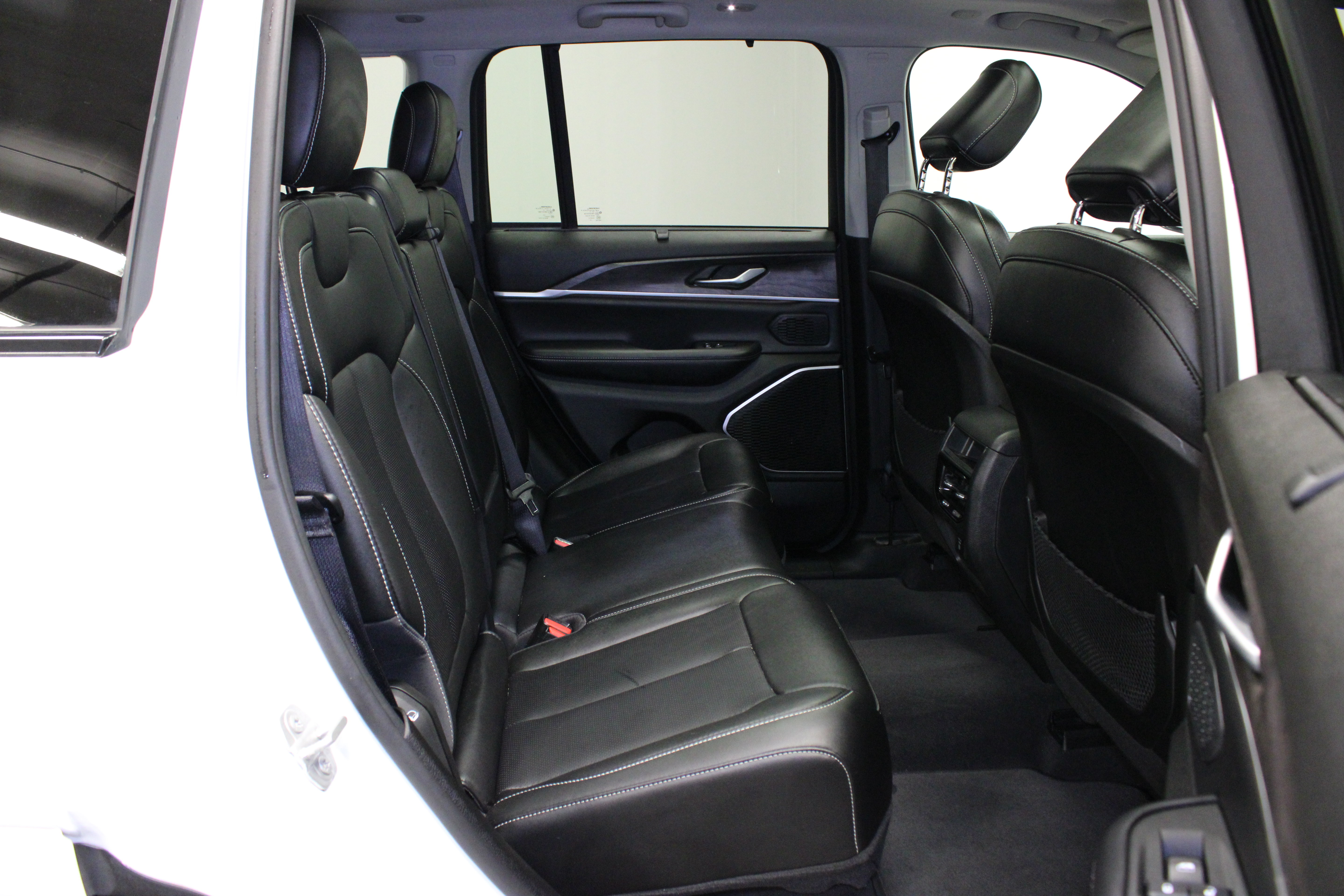 Used 2024 Jeep Grand Cherokee Limited 4xe AWD/4WD image 16