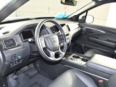 Certified 2024 Honda Passport EX-L image 2