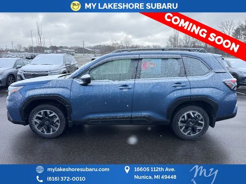 Used 2025 Subaru Forester Base image 4