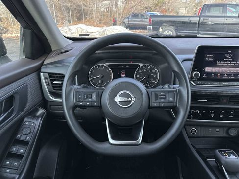 Used 2023 Nissan Rogue S image 11