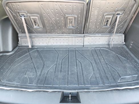 Used 2023 Chevrolet Traverse RS w/ LPO, Floor Liner Package image 38