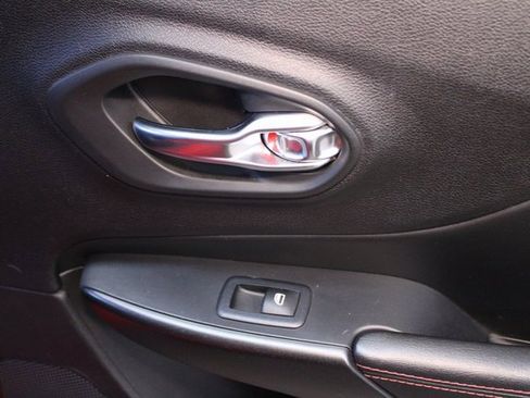 Used 2019 Jeep Cherokee Trailhawk w/ Comfort & Convenience Group image 13