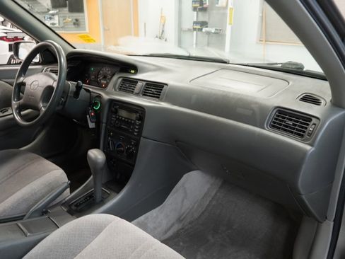 Used 2000 Toyota Camry LE FWD image 31
