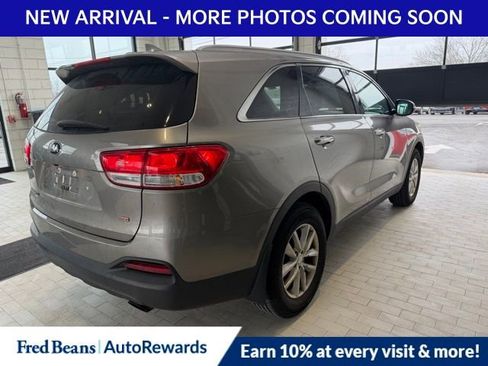 Used 2018 Kia Sorento LX image 7