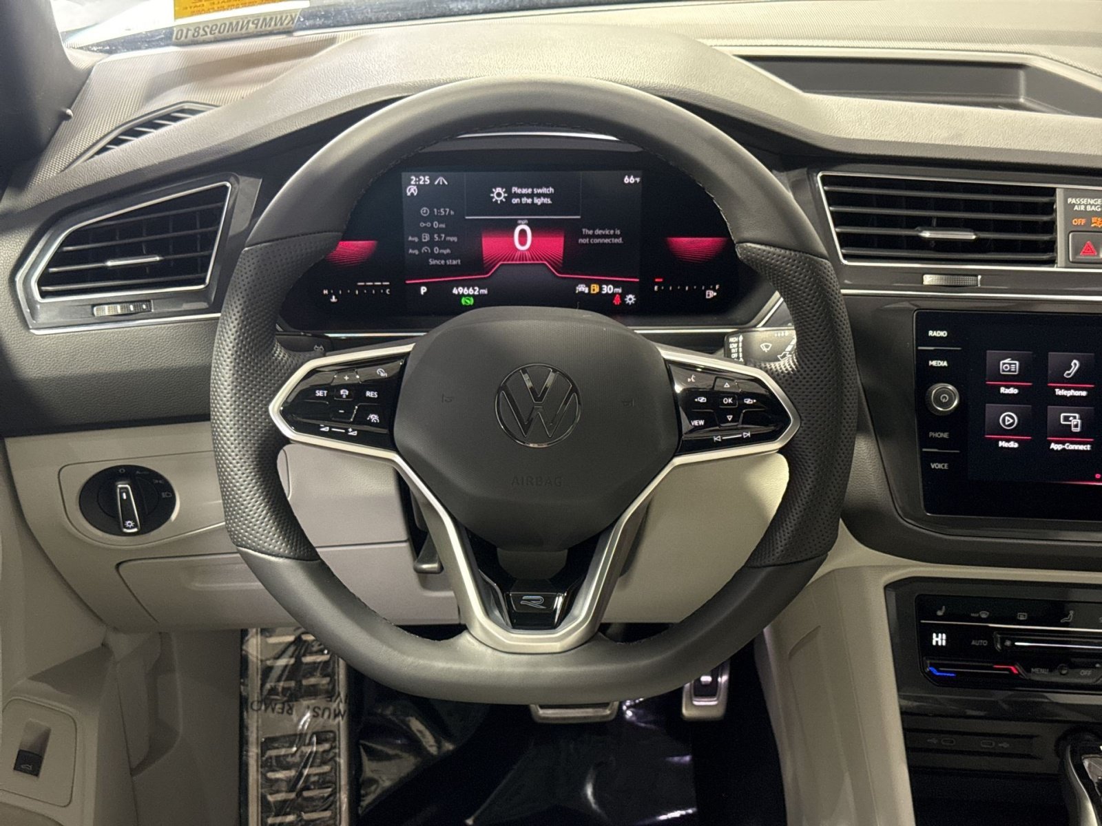 Used 2022 Volkswagen Tiguan SE R-Line AWD/4WD image 17