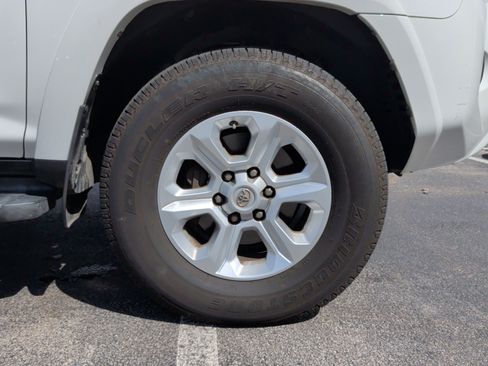 Used 2015 Toyota 4Runner SR5 AWD/4WD image 13