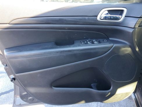 Used 2021 Jeep Grand Cherokee Laredo X image 21