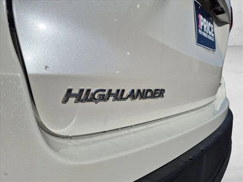 Used 2018 Toyota Highlander XLE AWD/4WD image 14
