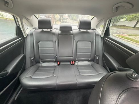 Used 2018 Volkswagen Passat 2.0T R-Line FWD image 11