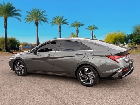 Used 2025 Hyundai Elantra Limited FWD image 3