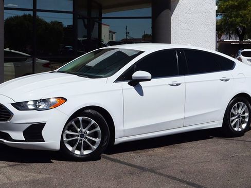 Used 2020 Ford Fusion SE image 3
