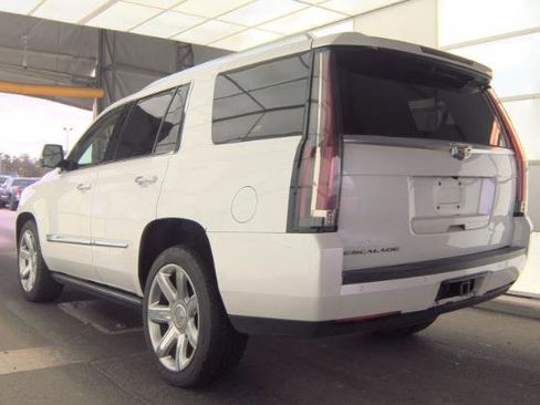 Used 2016 Cadillac Escalade Platinum image 4