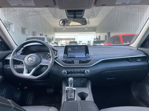 Used 2025 Nissan Altima 2.5 SV image 33