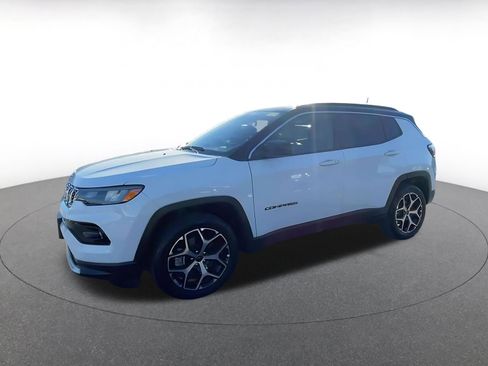 Used 2025 Jeep Compass Limited image 8