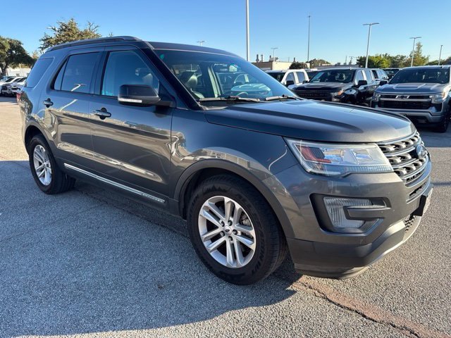Used 2016 Ford Explorer XLT w/ Equipment Group 202A FWD image 1