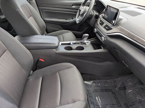 Used 2025 Nissan Altima 2.5 SV FWD image 31