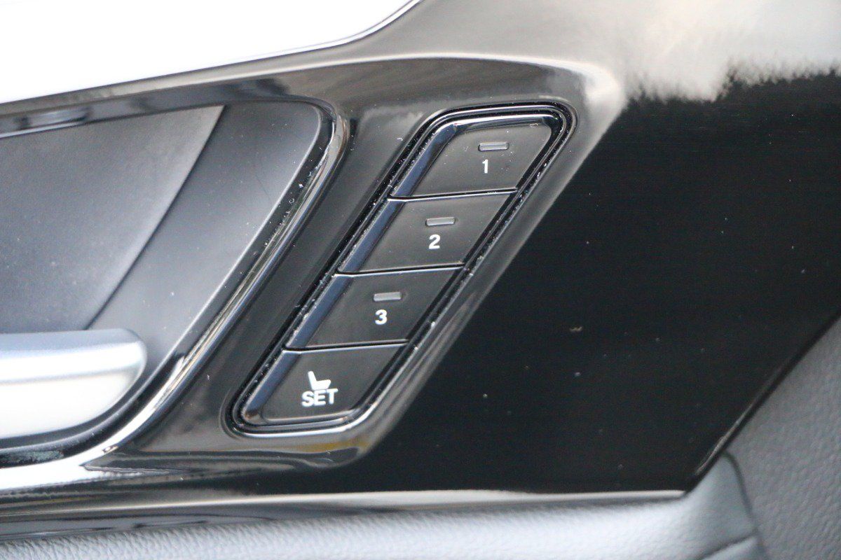 Used 2025 Acura MDX SH-AWD image 17
