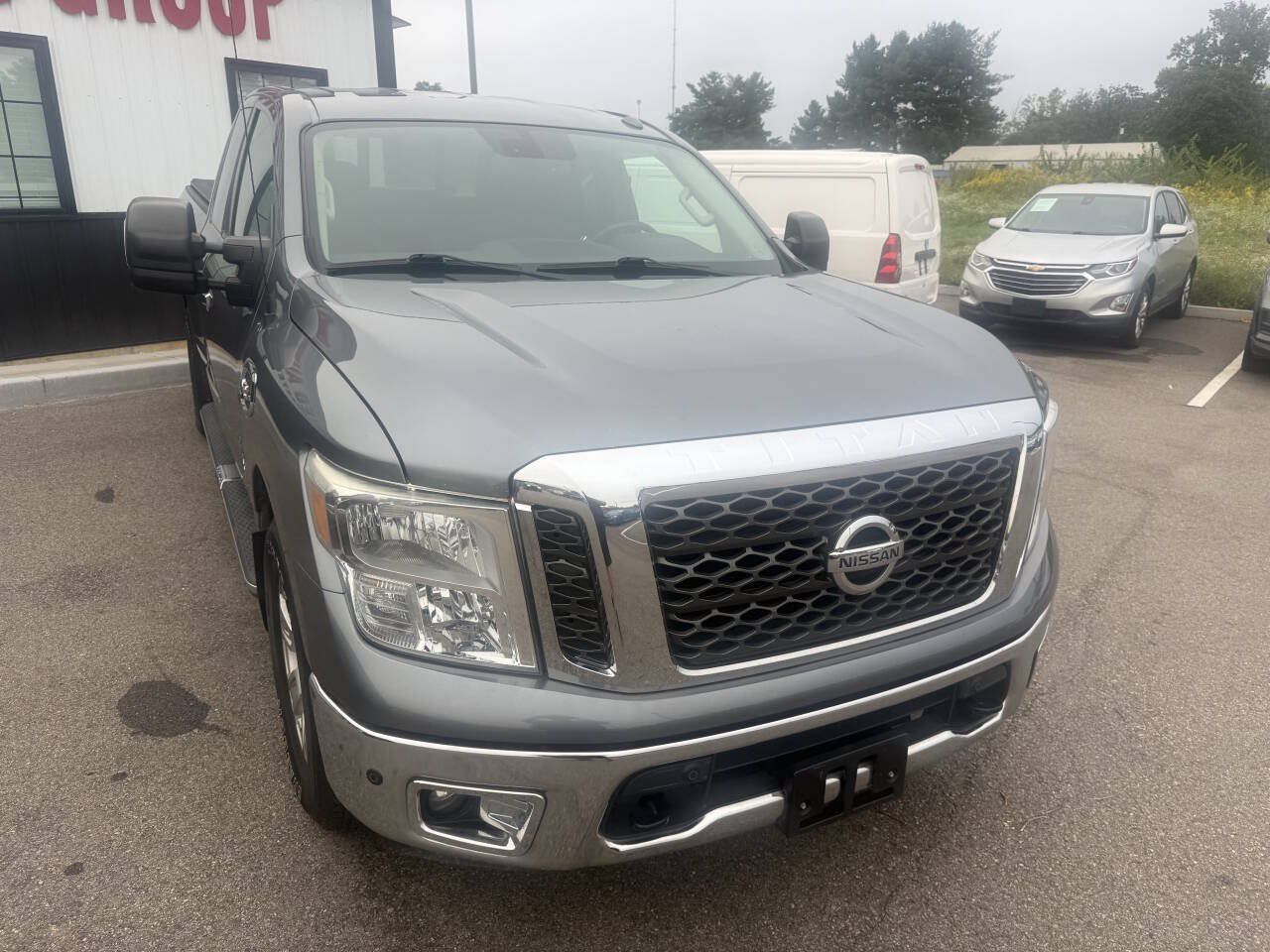 Used 2017 Nissan Titan SV RWD image 5
