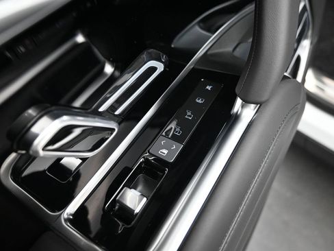 New 2025 Land Rover Range Rover SE AWD/4WD image 19