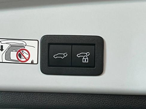 Used 2025 Toyota Corolla Cross AWD Hybrid w/ Convenience Package image 11