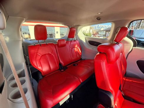 Used 2019 Chrysler Pacifica Touring Plus w/ Tire & Wheel Group image 30