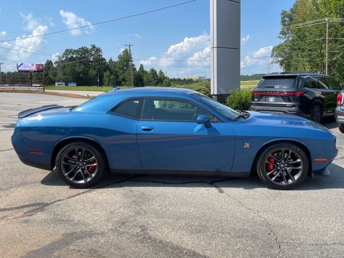 Used 2021 Dodge Challenger R/T Scat Pack RWD image 3