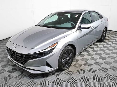 Used 2023 Hyundai Elantra SEL FWD image 27