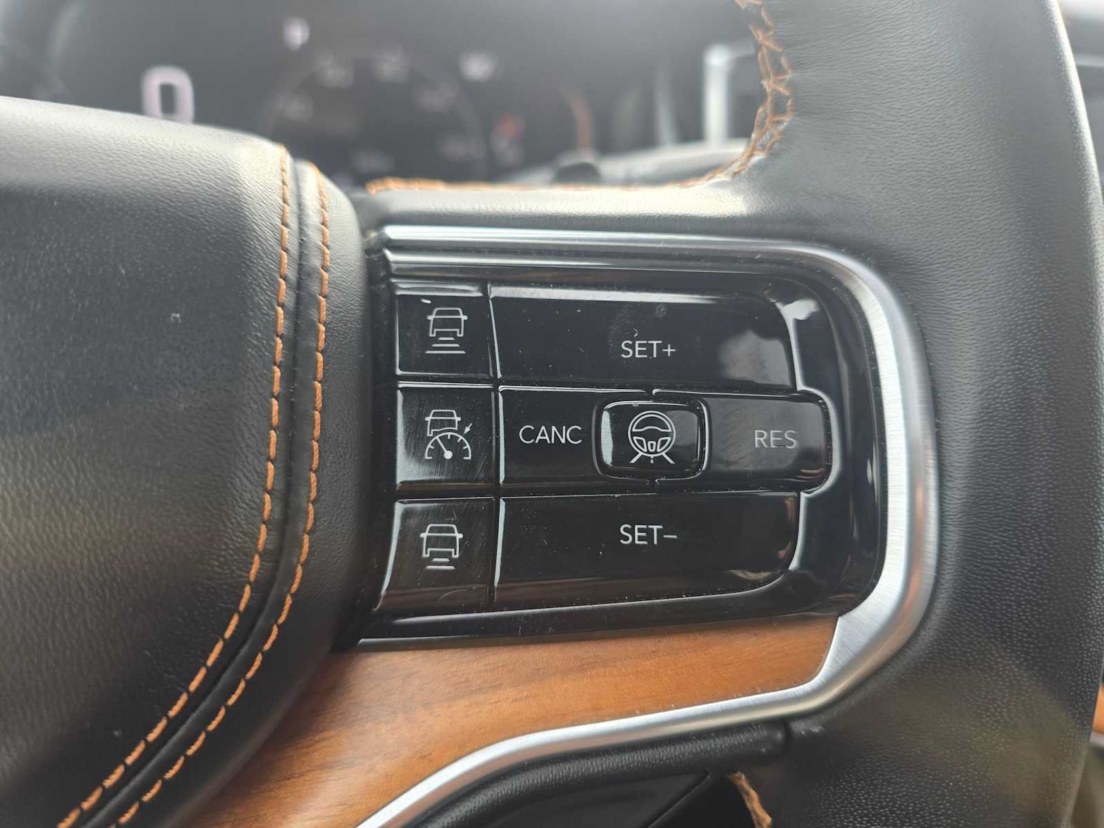 Used 2024 Jeep Grand Wagoneer L Series III AWD/4WD image 36