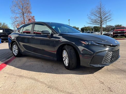 Used 2025 Toyota Camry LE image 5