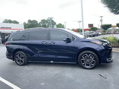Certified 2025 Toyota Sienna Platinum AWD/4WD image 9
