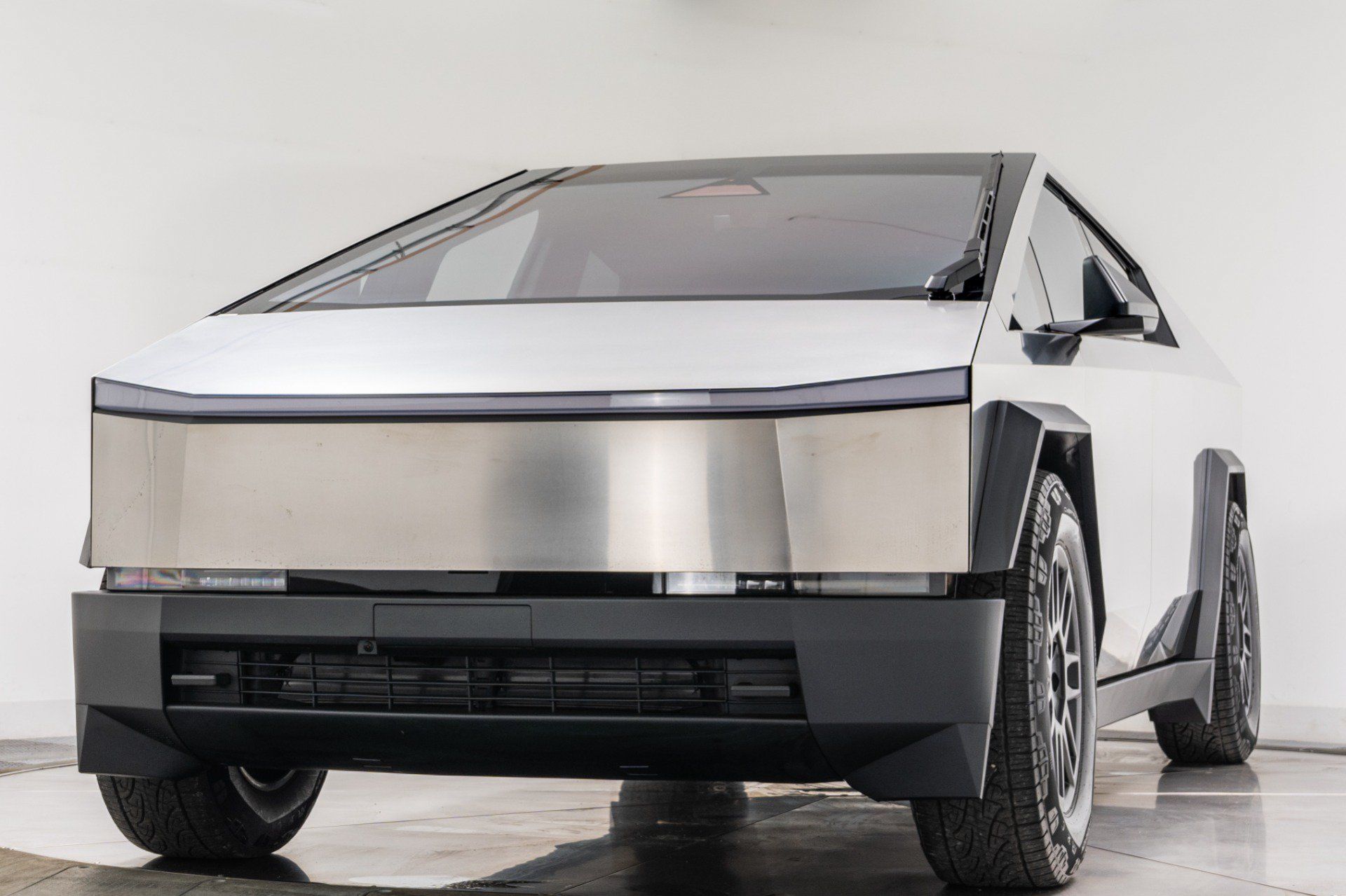 Used 2024 Tesla Cybertruck Cyberbeast AWD/4WD image 5