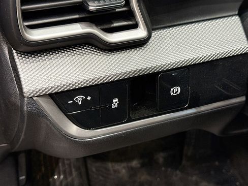Used 2023 Kia Sportage LX image 18