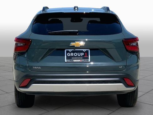 Used 2025 Chevrolet Trax LT FWD image 5