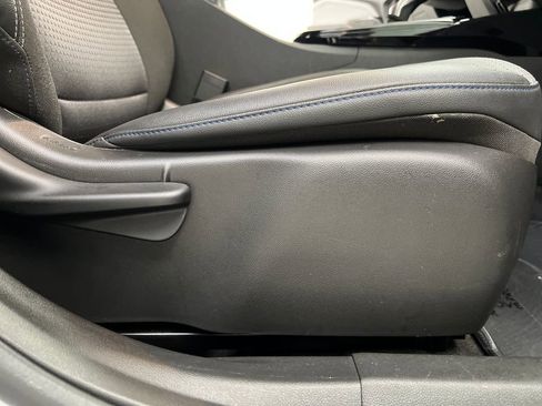 Used 2025 Chevrolet Trax LT w/ LT Convenience Package image 23