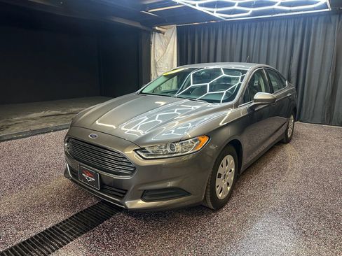 Used 2014 Ford Fusion S image 3
