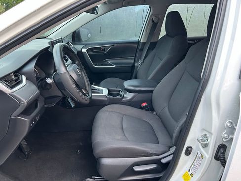 Used 2021 Toyota RAV4 LE image 14