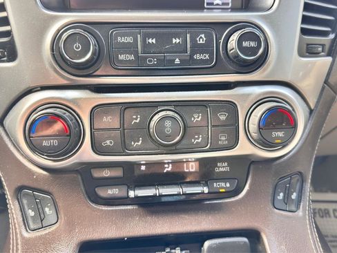 Used 2018 Chevrolet Suburban LT RWD image 31